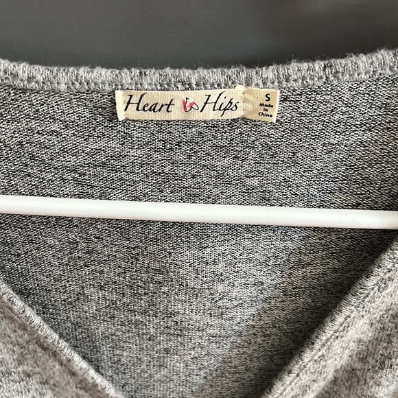 Grey top - Picture 3 of 4